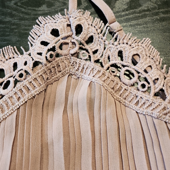 Beautiful Top - Picture 2 of 6